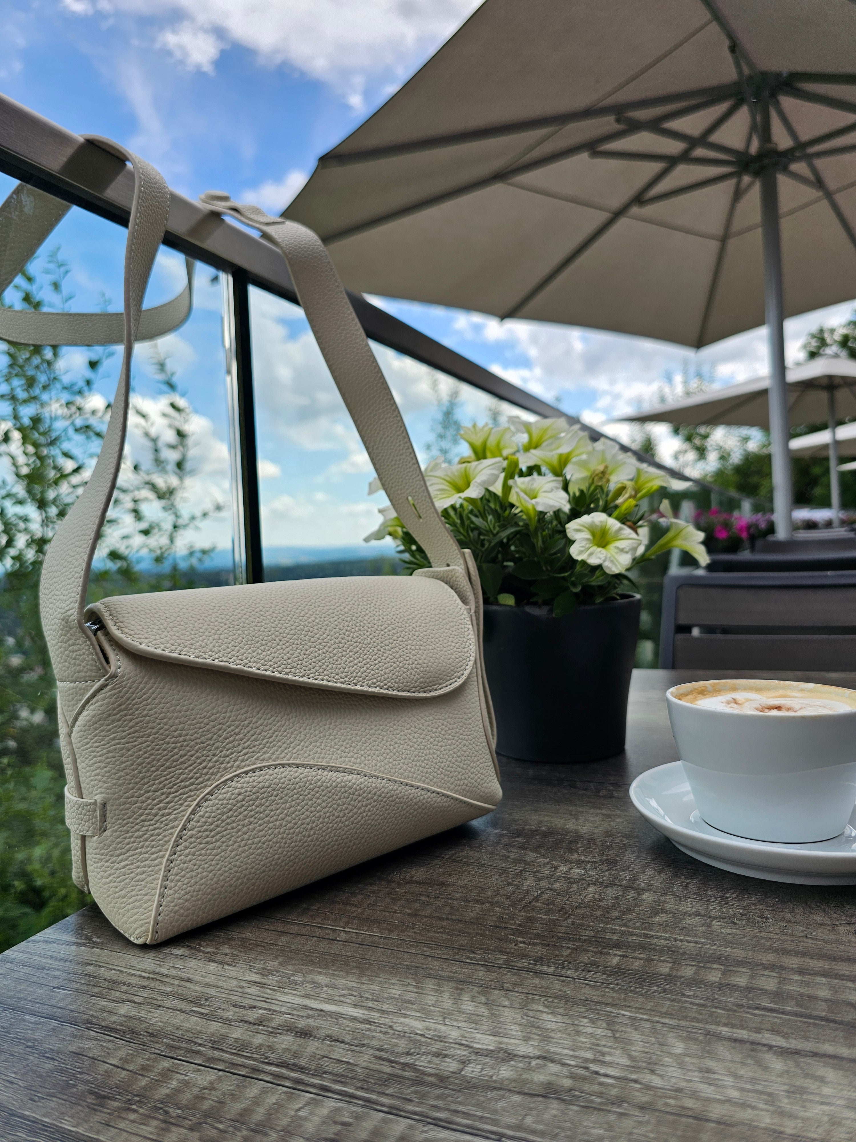Avyline Elara Bag - Milk & Cognac