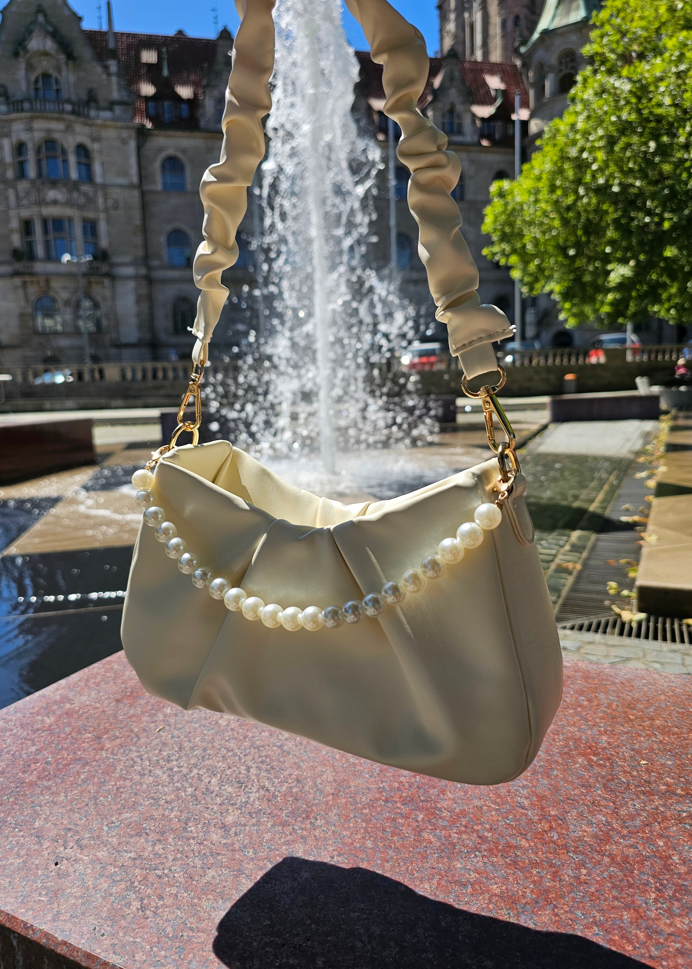 Avyline Cloud Bag - Soft Ivory