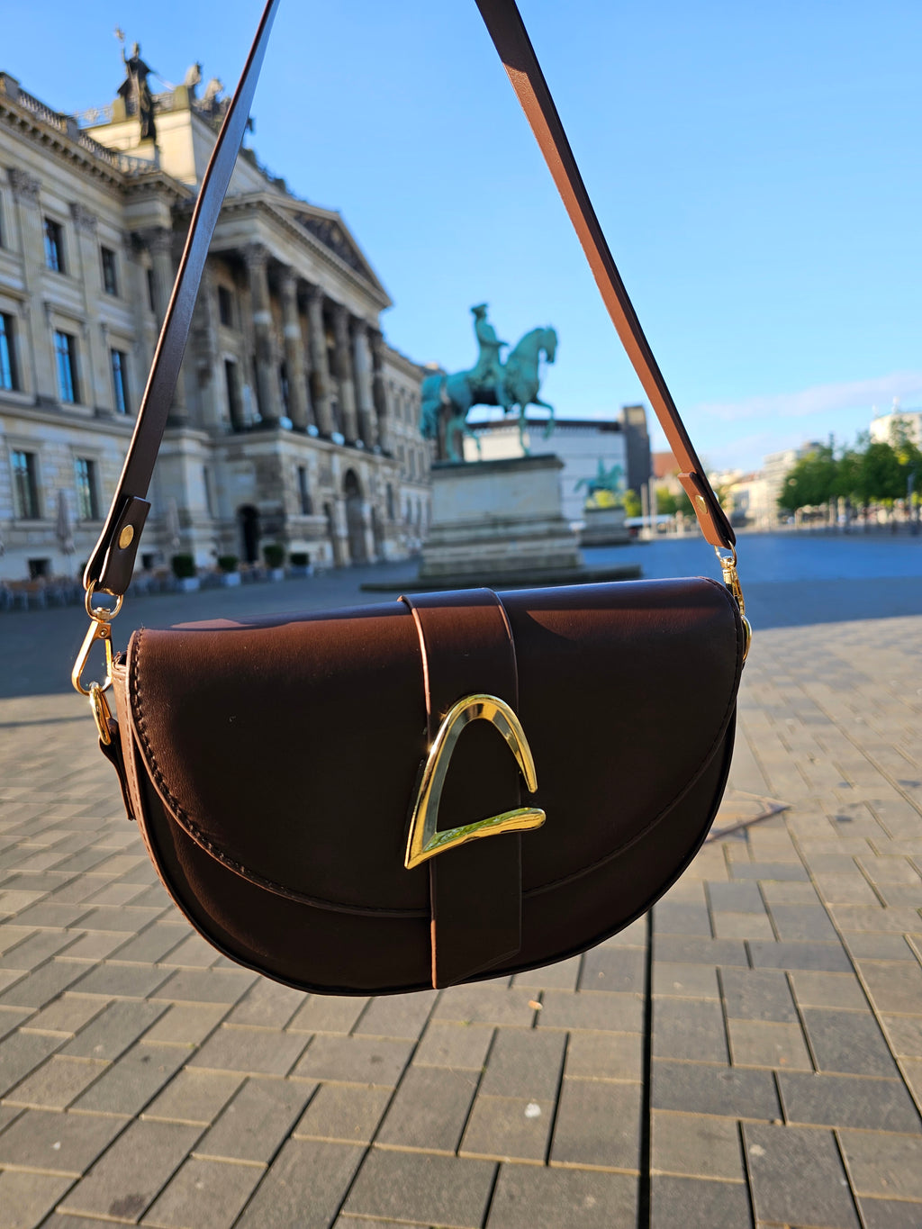 Avyline Saddle Bag - Signature